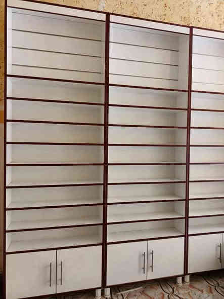 أغراض  محل للبيع 
فاترينات عدد 6 سعر الوحده  ٨٠ الف 
ميز كاشير سعره  ٤٢٥ الف 
هوكات كمية كبيرة سعر الهوك الواحد  ٣٥٠ دينار 
 و شبكة تعليك
للاستفسار مراسله الصفحه او التصال على الرقم 
*********** عمارة
