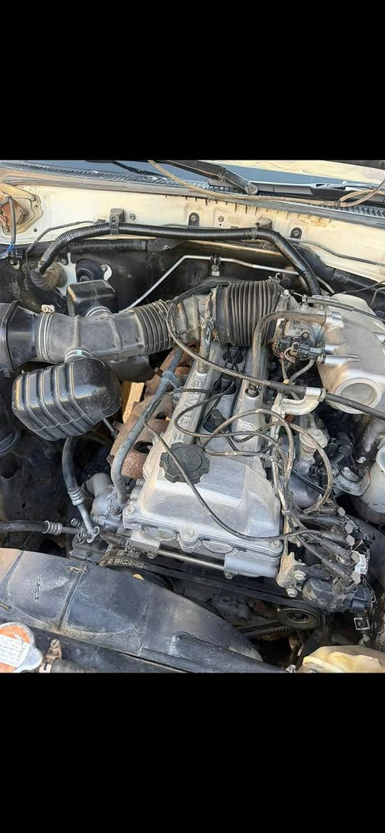 السلام عليكم
تويوتا لاندكروزر 
موديل 2004  أصل 
مزاد وزارة الداخلية تترقم محافظة صلاح الدين 

السياره  جاهزة شرط مكينه وكير وحداديه وتخم تاير بالون 
علما ان اللون الأصلي ابيض 
ومصبوغه صبغ عام اسود
السعر 85 وبيهة مجال
المكان السماوه المركز
مكلف بالنشر اتصل عل رقم 
***********
***********
