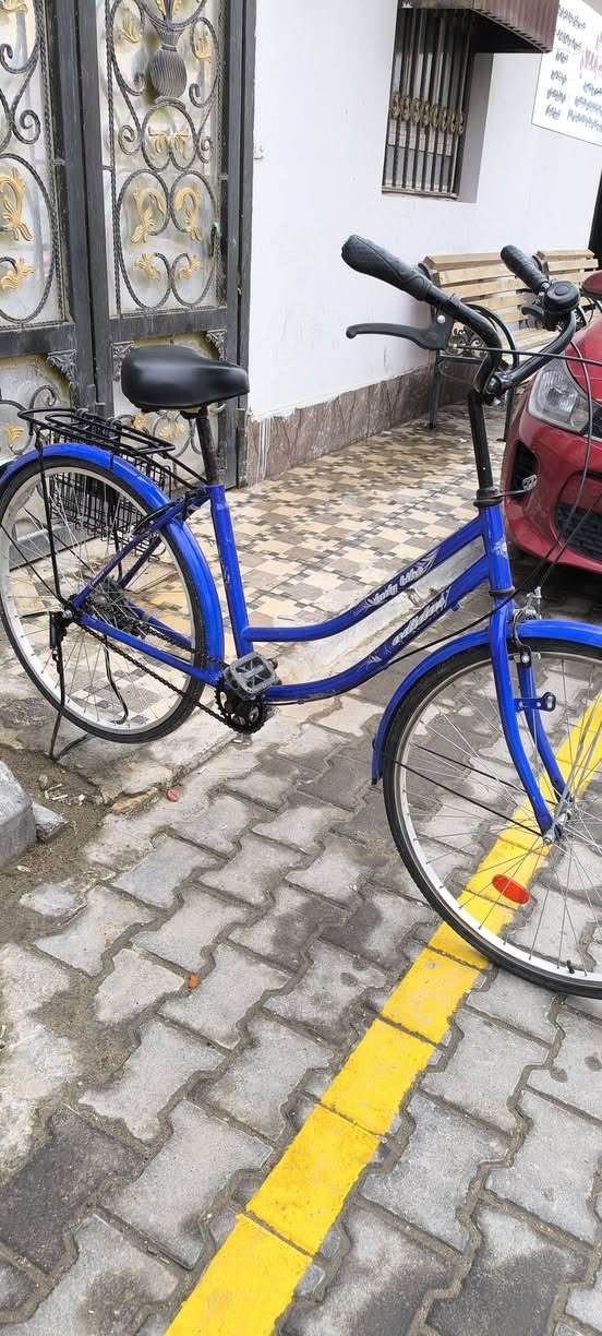 سلام عليكم باسكل للبيع حجم 26 ونضيف بعده جديد مو هواي من خذيته والسعر 85 وبي مجال  الرقم ***********
