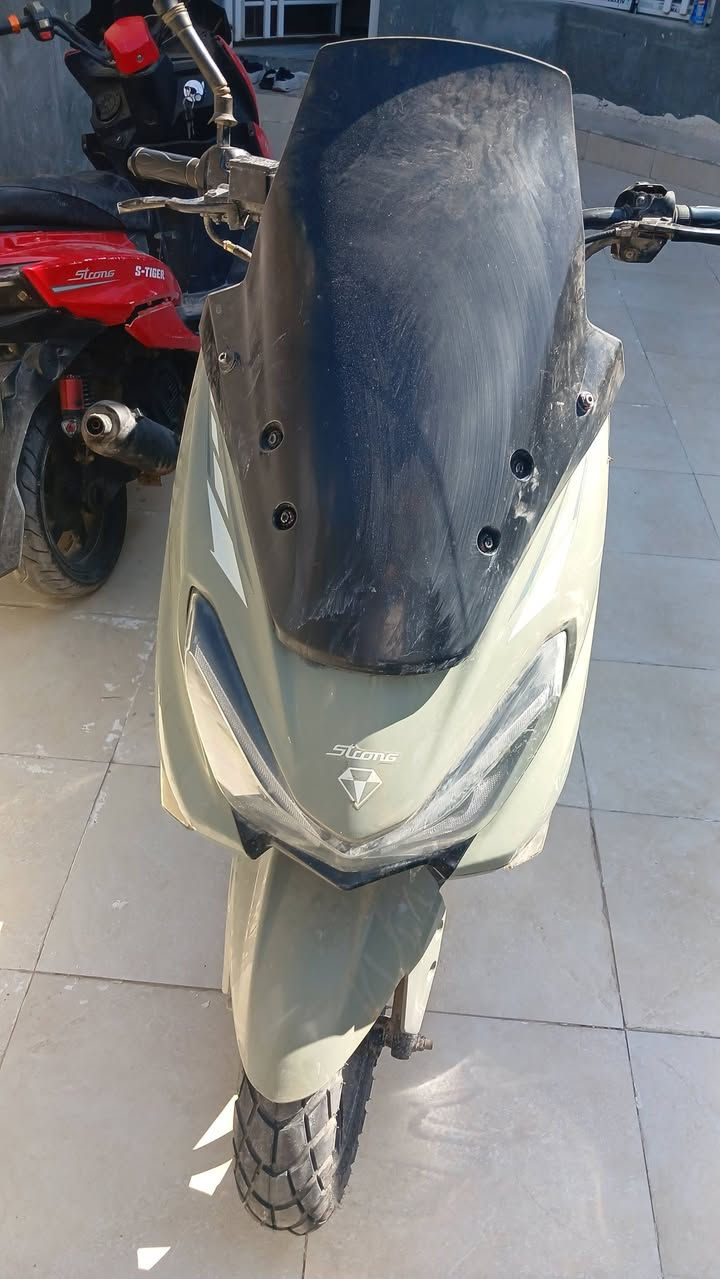 سترونك ٢٣ 
دراجة 
بحالة جيدة السعر ٤٠٠ 
بيها مجال شي قليل 
مكان بابل


**إذا كنت صاحب هذا الإعلان وتريد حذفه لأي سبب، رجاءا أرسل رسالة إلى الدعم الفني**