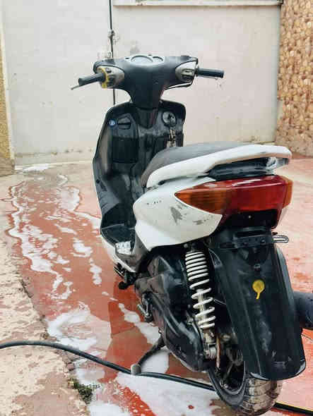 سكنس نثيه نضيفه 

كفرات بلادي 

كهربائيات كله شغاله 

دبل إشاره يمنه يسراً

لايت عالي 

تايرات جدد 

مكينه مفتوحه 

دبلات شغاله 

عداد السرعه اني مالصه 

السعر 450 وبيه مجال للشراي 

بيه سستم سماعات هاذا وحد أبيعه الاك وذا متريده اشيله 

***********
