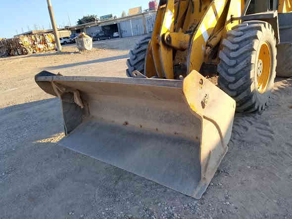 شفل كوماتسوو 
موديل 2000
حجم 95
مكفولة كفالة عامه 
***********
