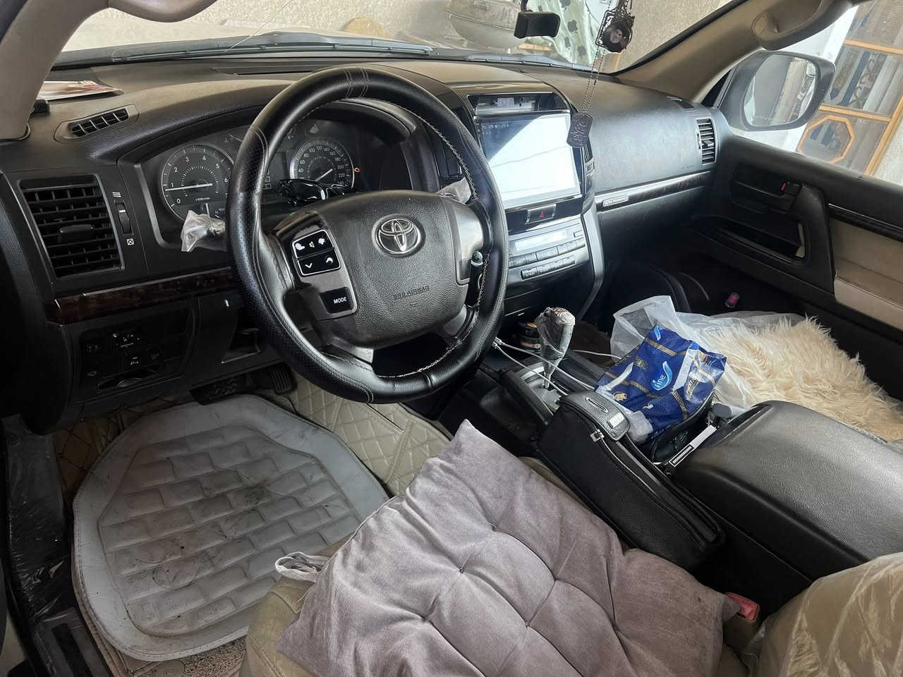 السلام عليكم
لاند گروز 2011 ستينية 

رقم بغداد نگليزي تحويل بأسم المشتري 

سيارة جديدة بمعنى الكلمة تخم تاير حدادة سياره حلون وجاهزة من كلشي شاشة تحكمات ستيرن معروفة مواصفات الستينية السعر 310

للاستفسار الاتصال 

‭0771 771 6667‬
