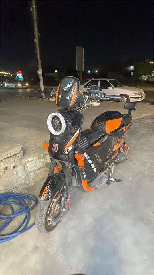 سلام عليكم عندي دراجه X900/بيها فقط شاشه 425بيها مجال مكاني بغداد  الغزاليه رقم ***********
