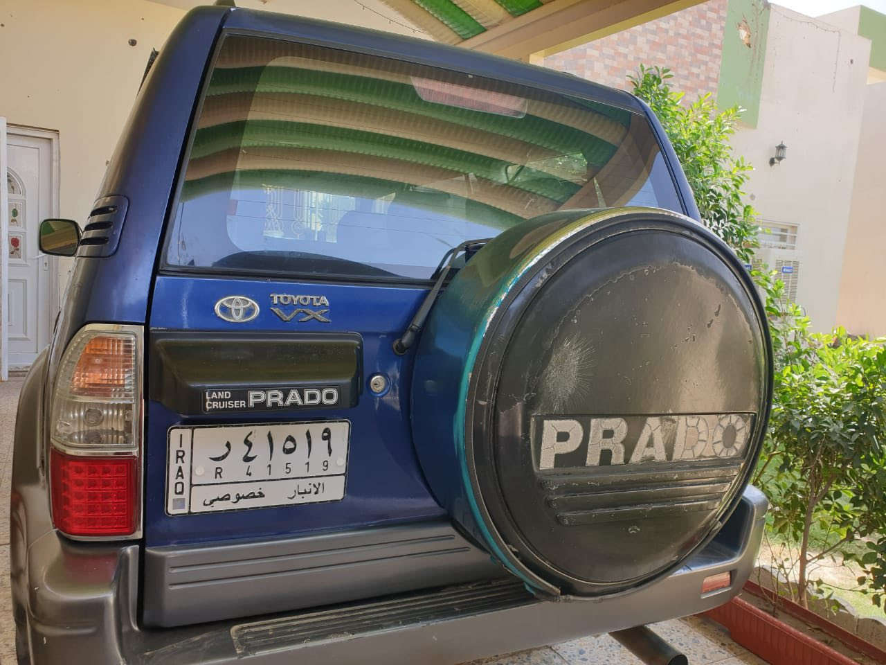 برادو كلين 2001 
100 ورقه بيها مجال للشراي 
موقع السياره الرمادي 

***********
