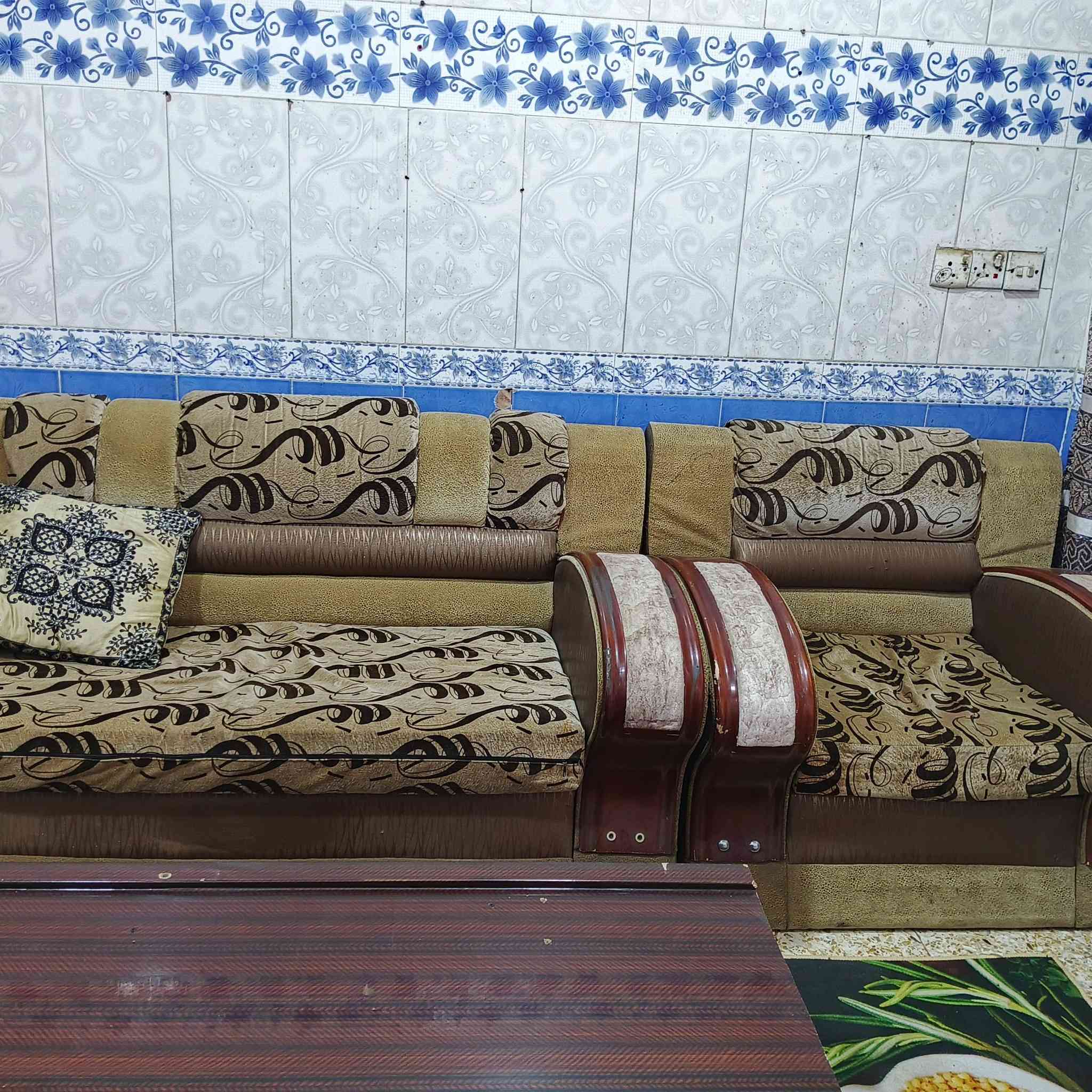 تخم قنفات سبع مقاعد السعر 100والمكان بلديات شارع المصرف بغداد***********
