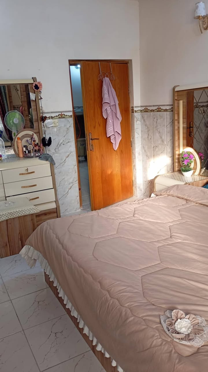 غرفه نوم للبيع للاستفسار واتساب ***********
