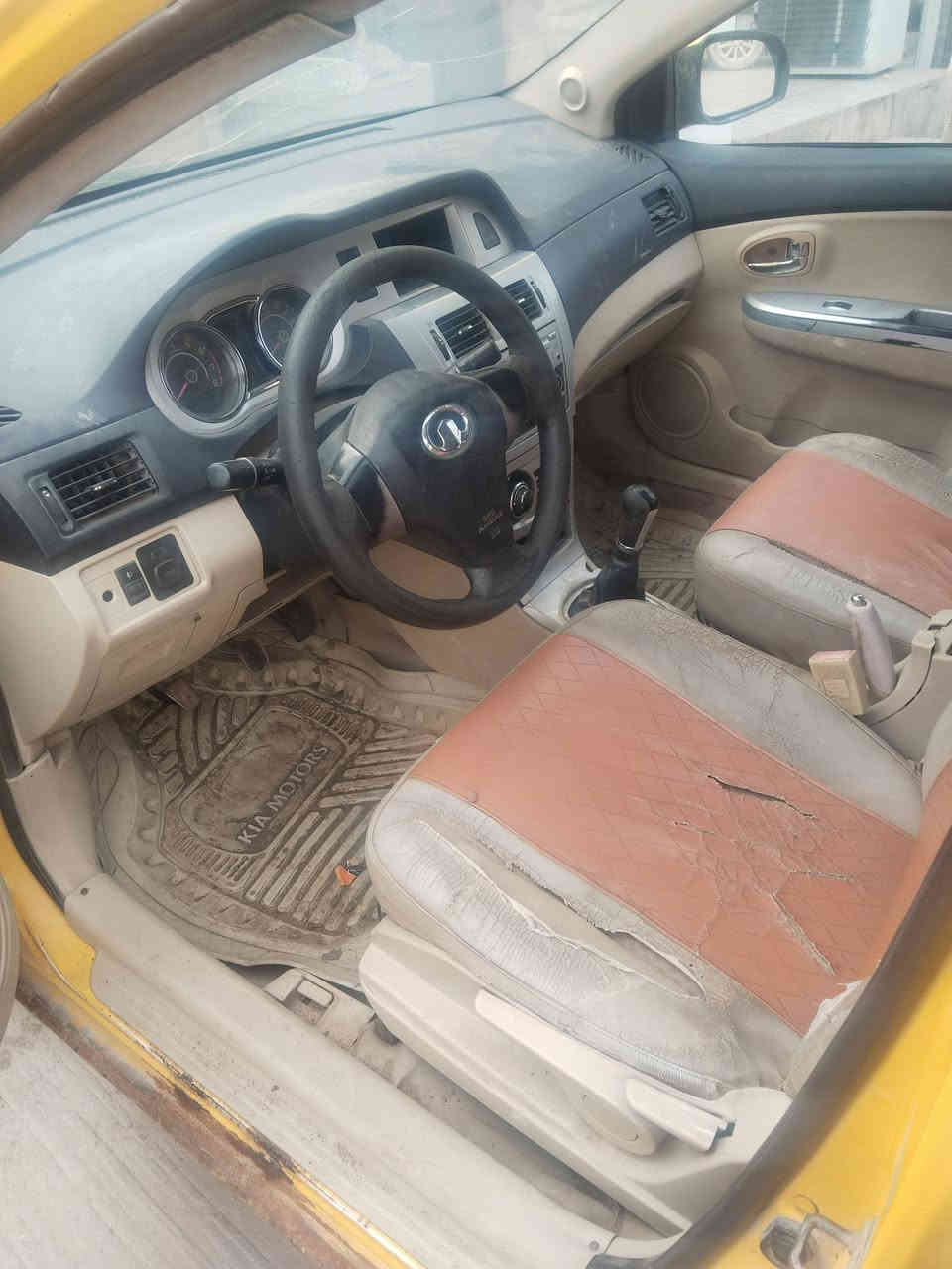 سلام عليكم.  گريت ول موديل ١١. البدي كفاله عامه من ظربة صبغ معجون فقط صبغ الهالات مكينه بيها ضاغطه وزنجيل حداديه ٥٠٪. عينه وصينيه جدد كهربائيات كلها شغاله رقم قادسيه صدامي مكان السياره ديوانيه الإتصال *********** السعر ٢٠ عليها هيئه ٢٨٠ حسب الإتفاق
