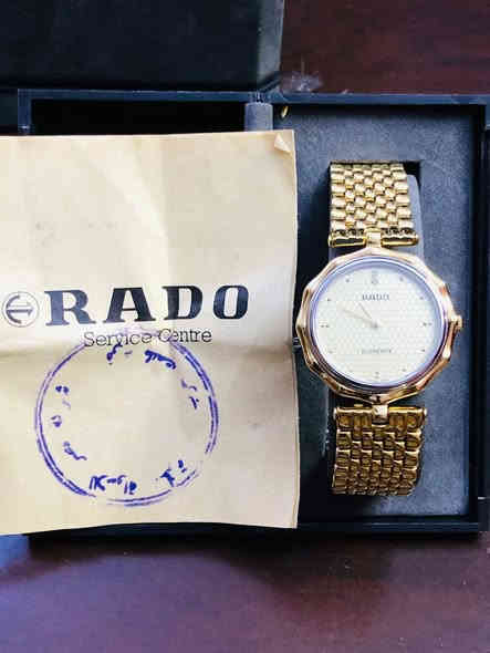 ساعة رادو  ( RADO) فلورنس      
سويسري اصلي انتاج الثمانينات 
مينه خليه النحل 
كواتز - تغليف ذهب      
لوك غير مستعملة 
مع العلبة الأصلية والكرنتي  
للاتصال ***********
