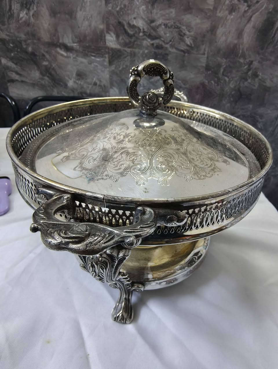 انتيكات اوربيه واكو بيهم مطليات بالفضه للي مهتم بقطعه يراسلني وكل قطعه منشوره بالتفاصيل صور وفديوات


**إذا كنت صاحب هذا الإعلان وتريد حذفه لأي سبب، رجاءا أرسل رسالة إلى الدعم الفني**