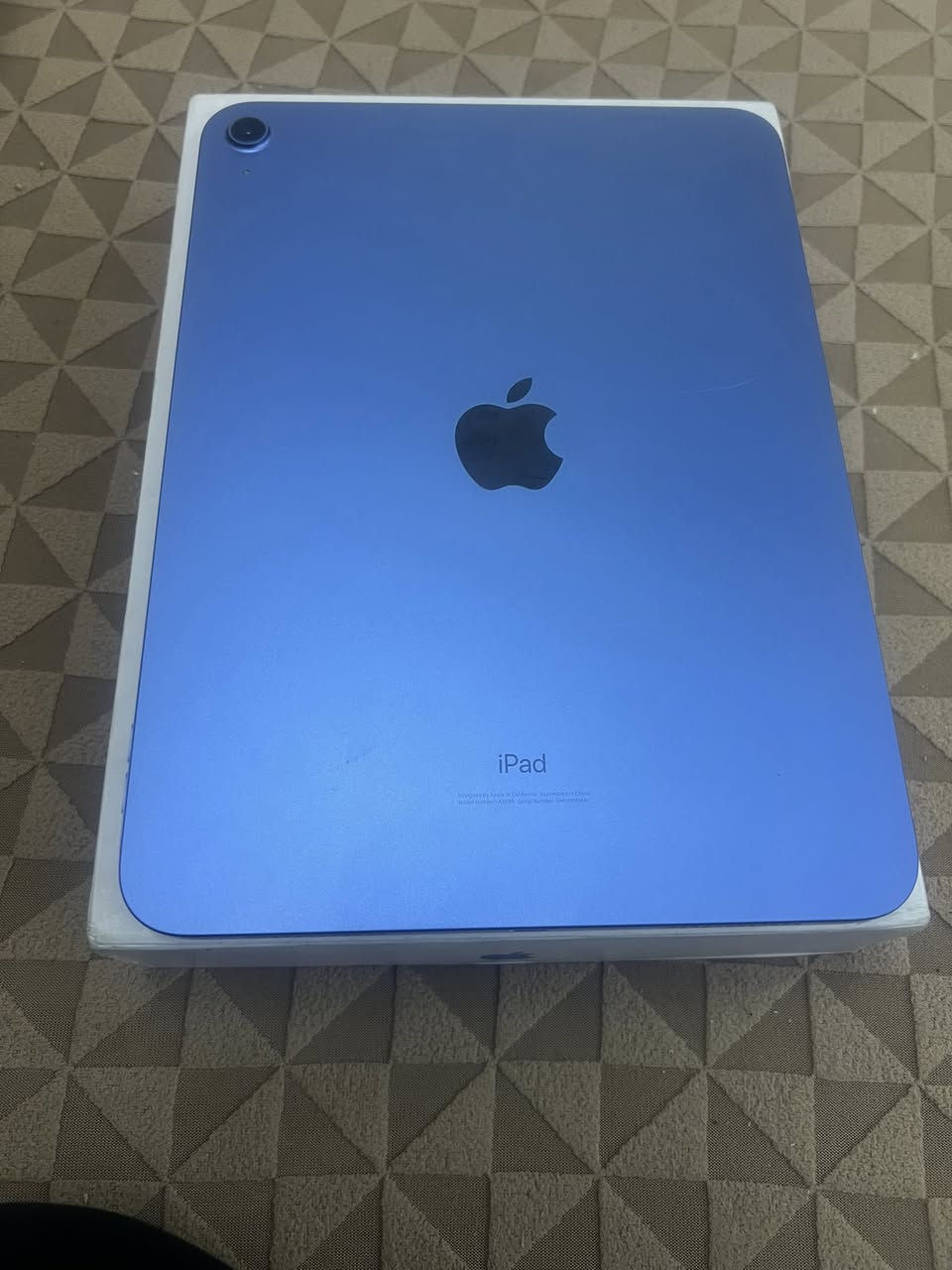 ايباد 10 ذاكره 64 جهاز نظيف جداً كارتونته وشاحنته ويه السعر350 وبي مجال ***********
