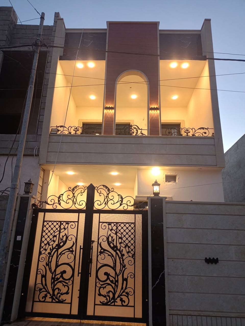 دار للبيع مشيرفه  الثانيه النسيج بناء 
حديث ملك صرف شرط التحويل
مساحه الدار 100جبها 5
طابقين 3غرف نوم بيت زيرو 
اي استفسار مراسله الصفحه او الاتصال على 
الرقم 
***********
***********
