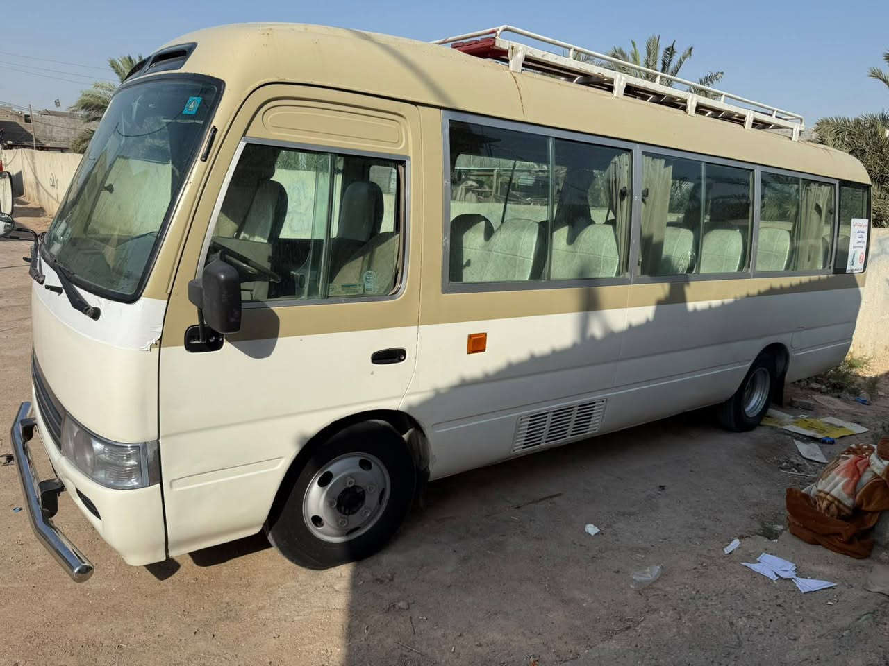 السلام وعليكم كوستر راس الثور خاكية 2001 رقم انكليزي بسمي مصفرة من كلشي مكينة كير حدادة خير من الله اكسل بية ونة قليلة مكاني البصرة السعر ١٦٠ وبيهة مجال السيارة معمرة كلهة يعني مصبوغة كلهة ***********

