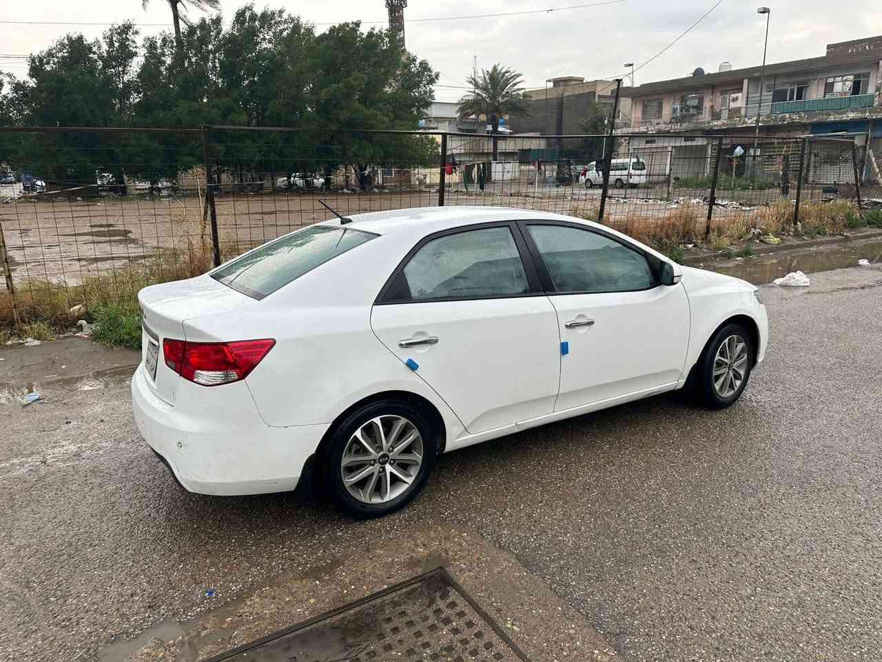 سلام عليكم شباب عندي كيه سيراتو 2011 خليجي مكفوله من الصبغ كير ومحرك كفاله محرك 1600 شاشه جبيره شفتات بلستيرن كامره كهربائيات سنتر لوك مدوشمه ارظيه وكشنات جاهزه من كلشي رقم أربيل وبسمنه مكانه بغداد سعر 100           ***********
