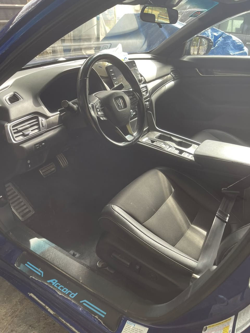 السلام عليكم ورحمه الله وبركاته
نوع السياره ؛؛ هوندا اكورد سبورت هايبرد 
الموديل :؛2022
الضرر؛؛  صور الحادث بالمنشور ابيعلك حزام
الايرباك ؛؛ فقط ستيرن برده 
السعر :: وبي مجال 120
رقم بغداد الجديد
المواصفات ؛؛
• محرك 2000cc هايبرد
• كير اوتوماتيك
• بطارية ليثيوم
• عزم قوي
• شاشة كبيرة
• كاميرا خلفية
• كراسي كهرباء جلد ومخمل لون اسود  
• رادار امامي
• مانع تصادم
• محدد مسار
• تصحيح مسار
• شفتات رياضي
• مثبت سرعة
• مانع انزلاق
• استيرنق متحرك
• بصمة تشغيل
• بصمة أبواب
• دخول ذكي
• إنارة ترحيبية
• مري كهرباء  
• شاشة اعطال
• هندبريك كهرباء
• زجاج كهرباء ملون
• عداد ديجيتال
• اضوية امامية تورنج LED
• اضوية خلفية LED
• كشافات زنون LED
• حساسات اضاءة
• إنارة امامية تلقائية Auto
• إضاءة امامية فل زنون LED 
• حساسات دخول الإنفاق
• حساسات ضغط هواء الإطارات
• اضاءة فل زنون LED
• نظام صوتي مميز 
• أوامر صوتية
• نظام ECO + TRIP
• نظام GPS + خرائط
• 3 أنظمة قيادة (eco, ev, sport)
• مري تعتيم
•ماشية 135 الف
بيهه شويه ملاحظات بالگشر بسيطه 
للاستفسار اكثر ؛؛
الاتصال على الرقم التالي ***********
