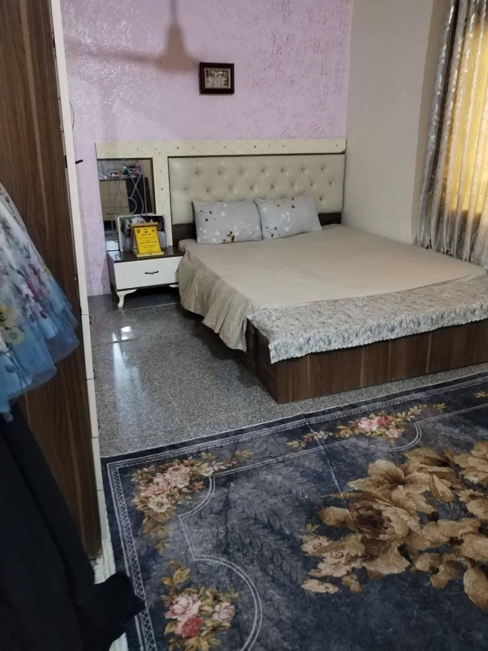 سلام عليكم بيت للبيع مكان نادر الثانية شارع كراغول فرع مول انوار الهدئ مساحة 130 متر السعر 95 مليون رقم الهاتف ***********
