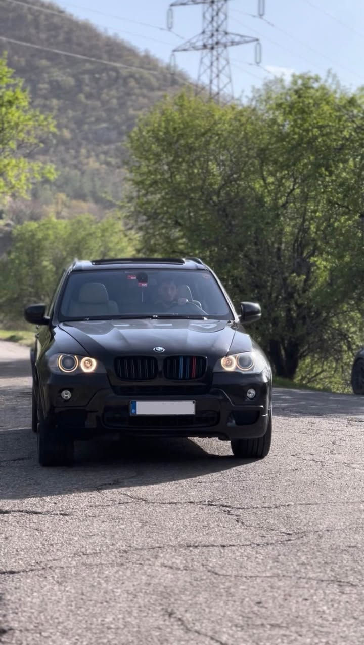 X5m نوزه ل كورت تنفس تبيعى
بانوراما
داتاشو 
٣ ريز كوشن 
تبريد مركزى 
كوشن جلد و كاره باى + سپورتى + سياحى 
ويل ٢٠ دوو سايز
بي ده عم و سبغ
سياره يال دهوكى *********** دهوك, العراق
