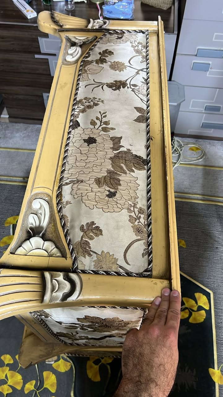 تخم 10 مقاعد تركي نظيف كلش السفنج ضغط عالي وتكمة ثكيل ويا ثلاثة طبلات السعر مناسب عنوان بغداد العطيفية الثانية الي يريدة يدخل خاص يراسل لو يتصل على هذا الرقم *********** بي وتساب
