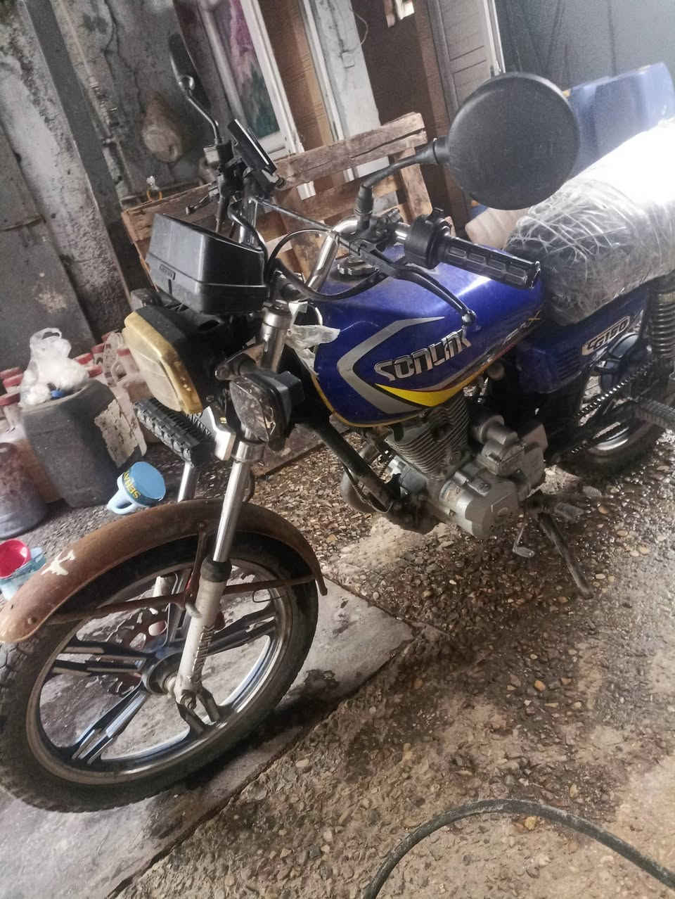 سلام عليكم دراجا للبيع موديل 23كاملا مكملا وشرط لنضافا سعر450وبيها مجال عنواني مدينت لصدر قطاع74 بدون وراق كفلكياها من لصرقا وعشاير دراجا خير مناللة  رقمي***********
