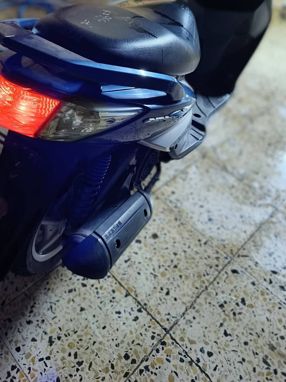 السلام عليكم دراجه البيع نوع سكنس فحل دراجه رمبه مستخدمه استخدام قليل دراجه نضيفة تجي وتشوفه بنفسك  بحاله الوكالة  تزويد كيج حديث كلجات رياضي rz اصلي  دراجه شلعته حلوه  وبيها اوراق  مكان بغداد الدوره رقم ***********
