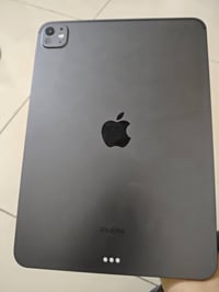 آيباد M4 • مستعمل ١٥ يوم • بدون كارتونه