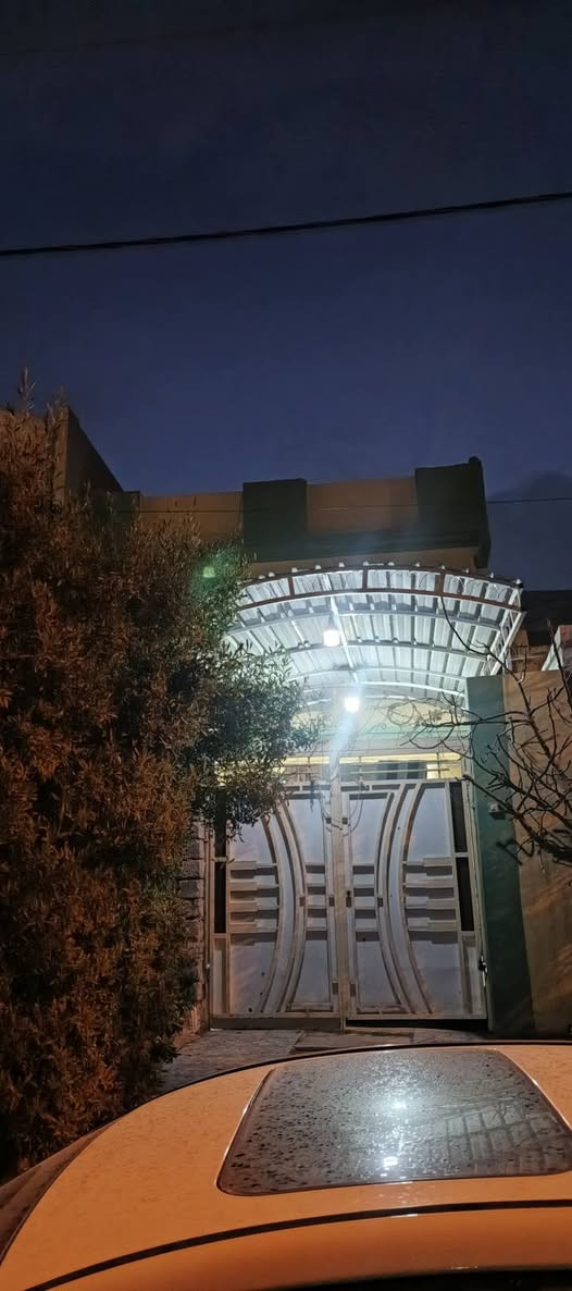 بيت للبيع حي الزنجلي في شارع الببسسي مساحه البيت 90 متر طابقين للستفسار اتصل ***********
