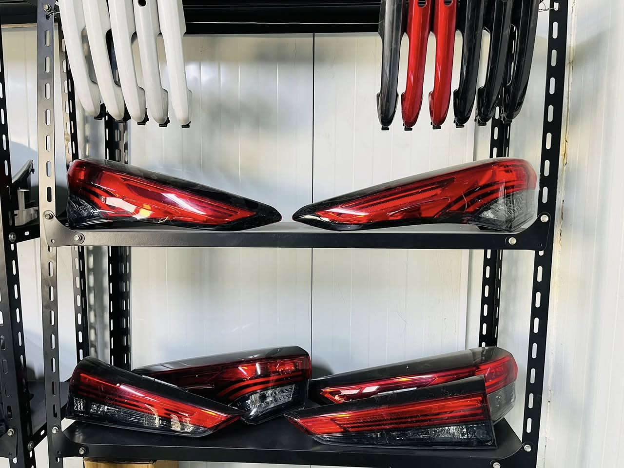 السلام عليكم ورحمة الله وبركاته 
اغراض تويوتا هايلندر 
من 2020 
الى 2024 
بطاين بلاستك 
بك لايت 
هلال امامي وخلفي 
واقيات طين 
بلاجكتور تحت 
المركز الياباني والامريكي
***********
***********
