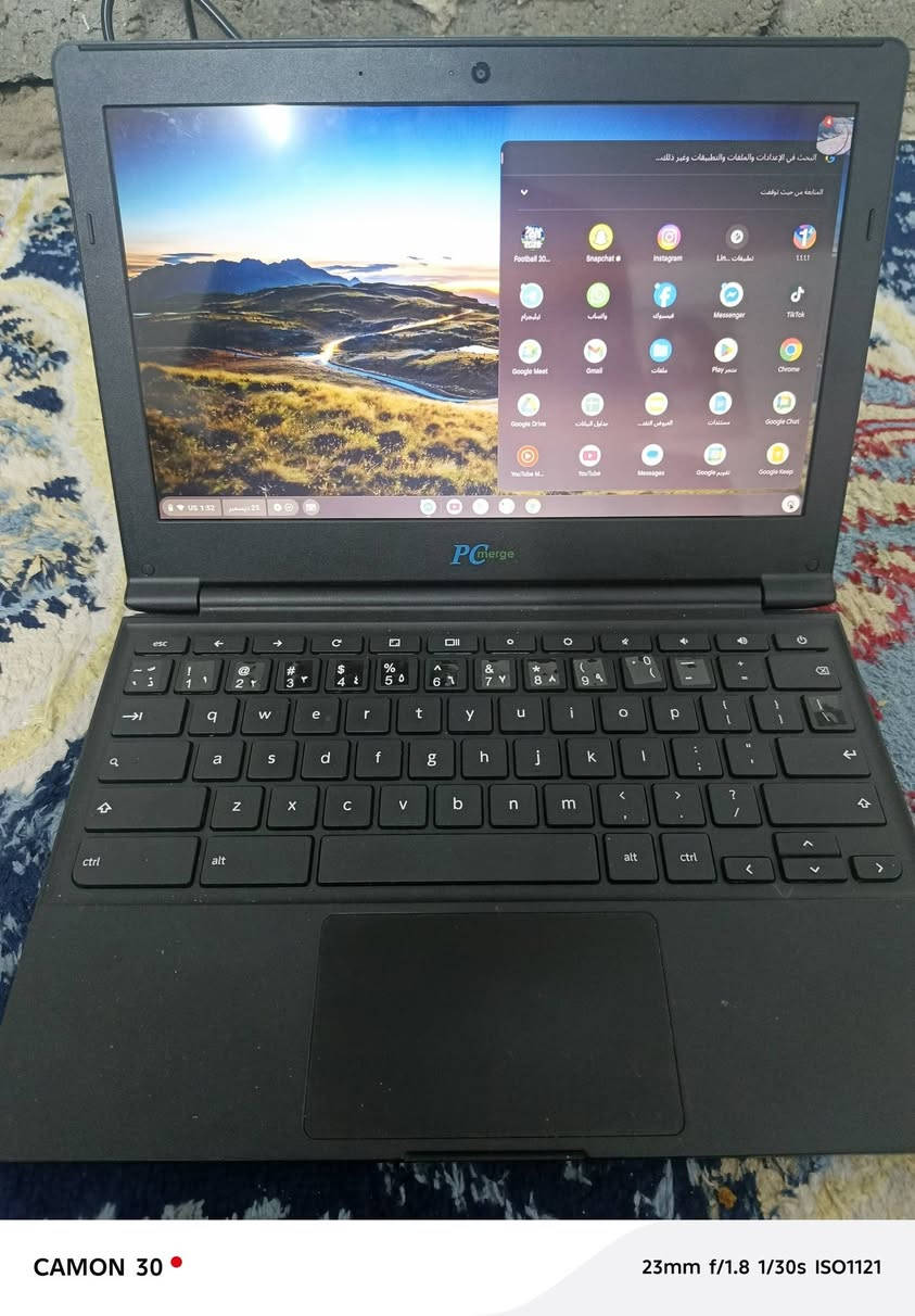 سلام عليكم ورحمة الله وبركاته عندي هاذه لابتوب هاي مواصفاتة PCmerge هو اسم العلامة التجارية للكمبيوتر المحمول الموجود في الصورة، والذي يعمل بنظام التشغيل ChromeOS (كروم بوك)..
معلومات إضافية:
الطراز: تشير نتائج البحث إلى أن الجهاز قد يكون طراز PCmerge Chromebook AL116 أو PCM-116E / PCM-116EB.
نظام التشغيل: يعمل بنظام التشغيل خفيف الوزن والآمن من Google، المصمم للعمل السريع والسهل.
المواصفات المحتملة: تشمل المواصفات المحتملة معالج Intel Celeron N3350، وذاكرة وصول عشوائي (RAM) سعة 4 جيجابايت، وسعة تخزين 32 جيجابايت. 
سلام عليكم ورحمة الله وبركاته عندي هاذه لابتوب هاي مواصفاتة  السعر بل خاص عنوان زعفرانيه شارع المعهد لايوجد توصيل عادي ذا مراوس بايباد رقمي *********** واتساب متواجد
