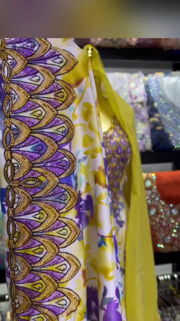 مخور مع شال
قماش حرير 3متر ممخيط
فصال الصدر والردن والشال 
يوجد توصيل ذي قار وكل المحافظات


**إذا كنت صاحب هذا الإعلان وتريد حذفه لأي سبب، رجاءا أرسل رسالة إلى الدعم الفني**