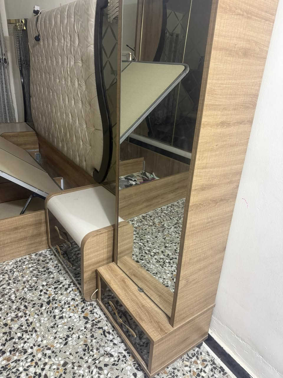 السلام عليكم من رخصه الادمن غرفه تركي 9قطع للبيع مكاني الدورة الميكانيك رقمي ***********
