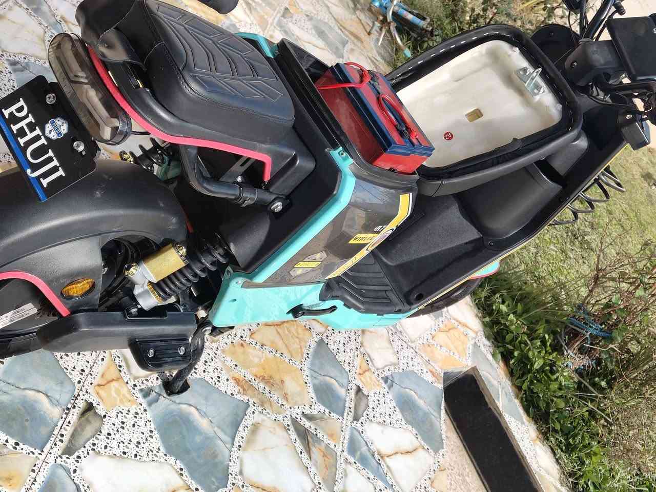 السلام عليكم ورحمة الله وبركاته
للبيع بايسكل شحن نضيف 
5 بطاريات 
مع شاحنه
الاتصال عل الرقم 
***********
او مراسله الصفحه
