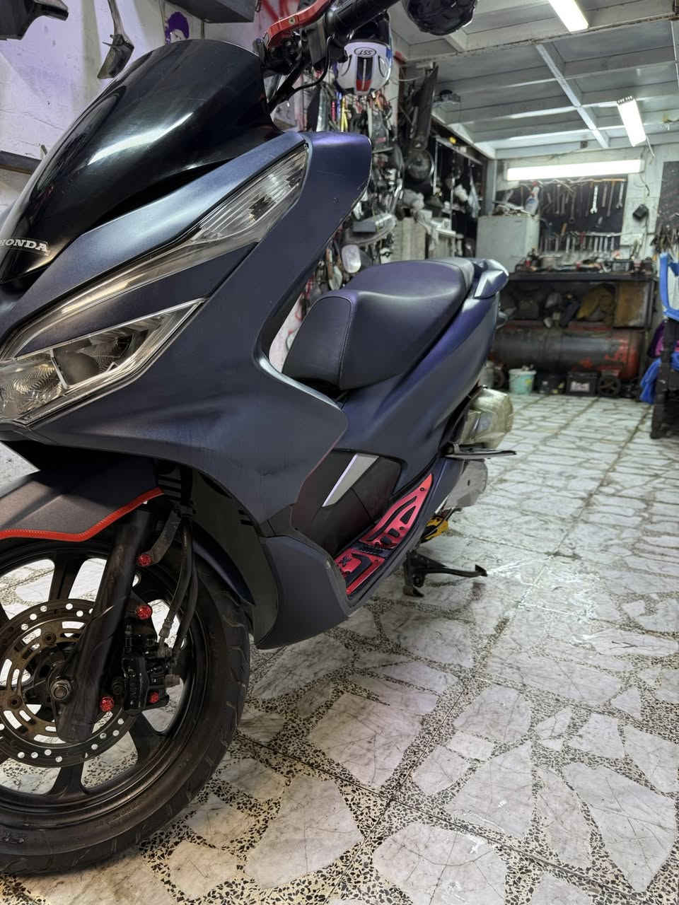 سلام عليكم دراجة pcx جيل الثالث مزودة ماليزي ماصالهة ٣اشهر من نزلت من رمبة نضافة فول العنوان بغداد مدينة الصدر سعر ١٦ونص (***********)
