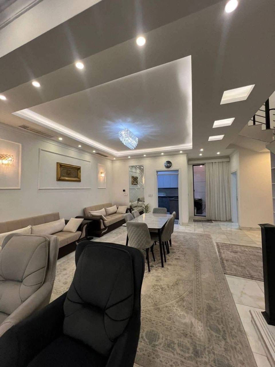 منزل للبيع في اربيل مفروش كامل في مجمع منارة
المساحة: 200 متر
يتكوّن من:
 • 4 غرف نوم
 • استقبال
 •صالة 
 •مطبخ 
 •مجموعة صحيات

☎️📞 للاستفسار والتفاصيل:
***********
————-⸻
🔹 إذا لم يكن هذا العقار مناسب لرغبتكم أو امكانيتكم ، زوروا قناتنا على التلكرام وتصفحوا مئات العروض الأخرى
https://t.me/erbilSh88 👈🏻 سعر هنا
