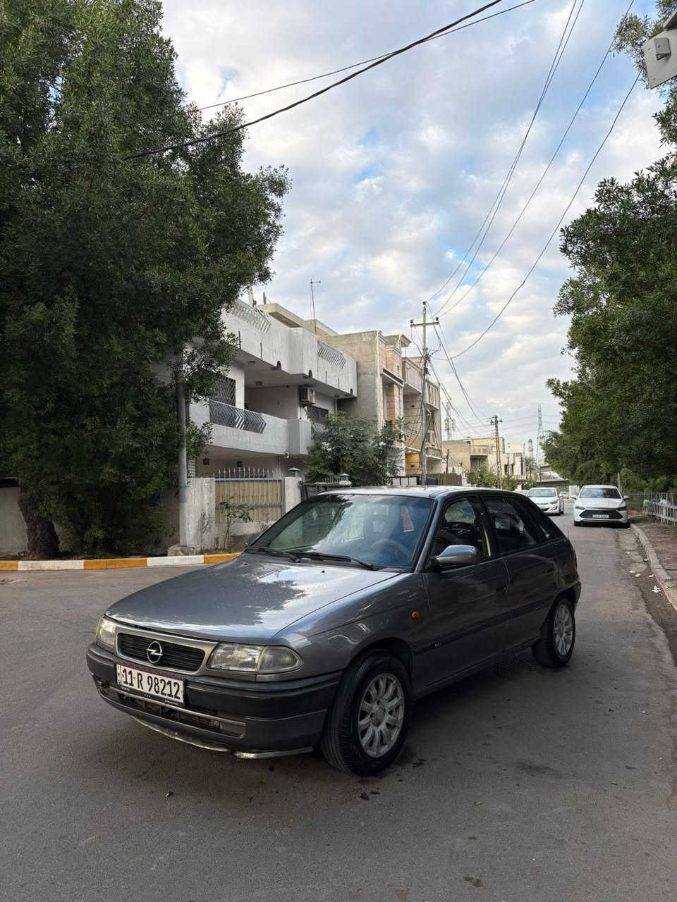 السلام عليكم ابول استره 🇩🇪هاج باك مكينه 2.0 موديل 1995 رقم بغداد الدولي بسمي السياره جاهزه وجديده صبغتها عله ايدي بلادي جان بيها جراد وعدي صور قبل الصبغ السياره كامله كهربائيات كلها شغاله بلادية نقصها فقط البوري مالت التبريد طاك فقط رايدها ب 46 ورقة وبيها مجال مكاني بغداد حي الخضراء للاستفسار *********** غير متواجد عل فيس فقط واتس او اتصال بغداد, العراق
