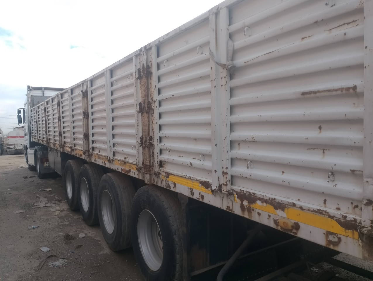 عربانة تركية نوع دشالي 4محاور مع جادر صيفي مع تاير اسبير للبيع للتواصل الاتصال  ***********
***********
