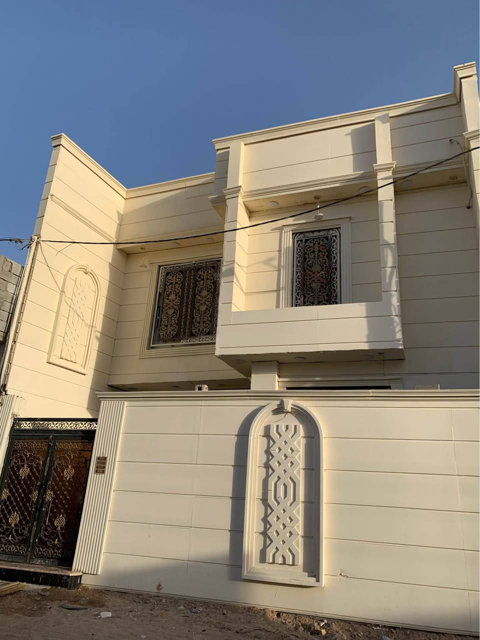 سلام عليكم بيت للبيع باب الهوه مقابيل افران محمد مساحه 180 طابقين 5 غرف البيت جاهز الاستفسار ع رقم *********** البصرة, العراق
