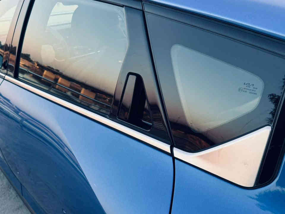 السلام عليكم 
كيا K4 2025 جيتي لاين فول رقم اربيل بأسم شركة وكالة او تحويل مضمون زيرو ماشية 900 ميل صور الحادث مرفقة بدون صبغ بدون ايرباك بارد جزء من الجنطة وحافة البنيد فقط  
المواصفات : بصمة / بانوراما / جلد / هندبريك دكمة / شاحن وايرليس / لايت LED  / مكينة 2000 دوش / شاشة كبيرة متصلة ديجتال / كرسي كهرباء / كشنات امامي تدفئة / اوتو هولد / LED امامي وخلفي / قيادة ذاتية / كامرة دوارة / رادار تعديل مسار / اوتو بريك / رادار جانبي / مود درايف / تحكم ستيرن / كروس سرعة /مانع انزلاق / بلوتوث / اواكس / USB 

‎للتواصل والاستفسار : *********** 
‎العنوان : بغداد الكاظمية 

‎🔗رابط جروب الفيسبوك :
‎‏https://www.facebook.com/share/g/19kKMfZvdM/?mibextid=wwXIfr

‎🔗رابط جروب الواتساب:
‎‏https://chat.whatsapp.com/F2LyAqsEBnj9acmXHlngAA
