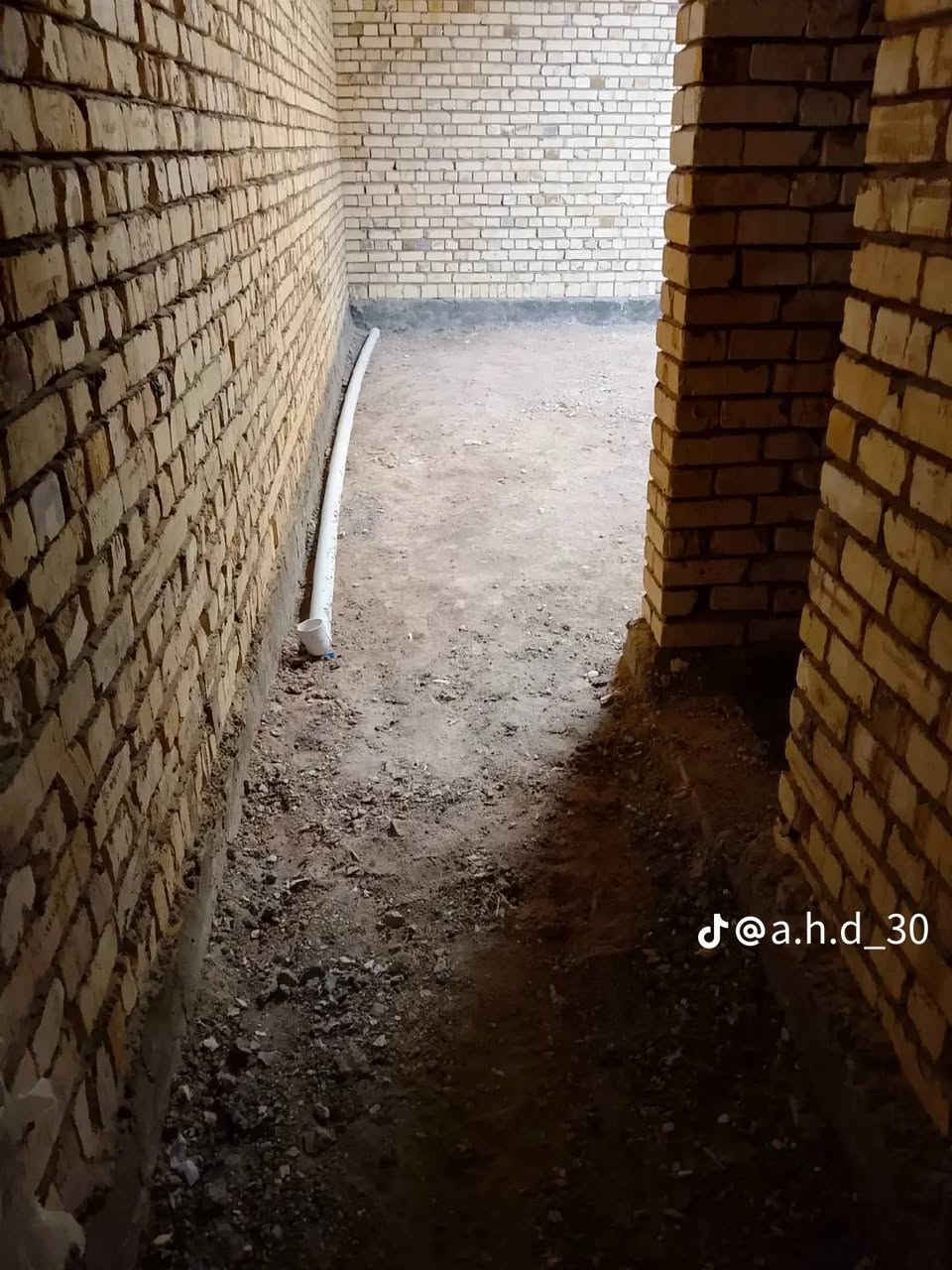 سلام عليكم على بركة الله نشتغل كافت البويت تنضيف وحدل وصبة نضافة وتكشير جدران مكان الديوانية قضاء غماس التواصل على *********** بي واتساب
