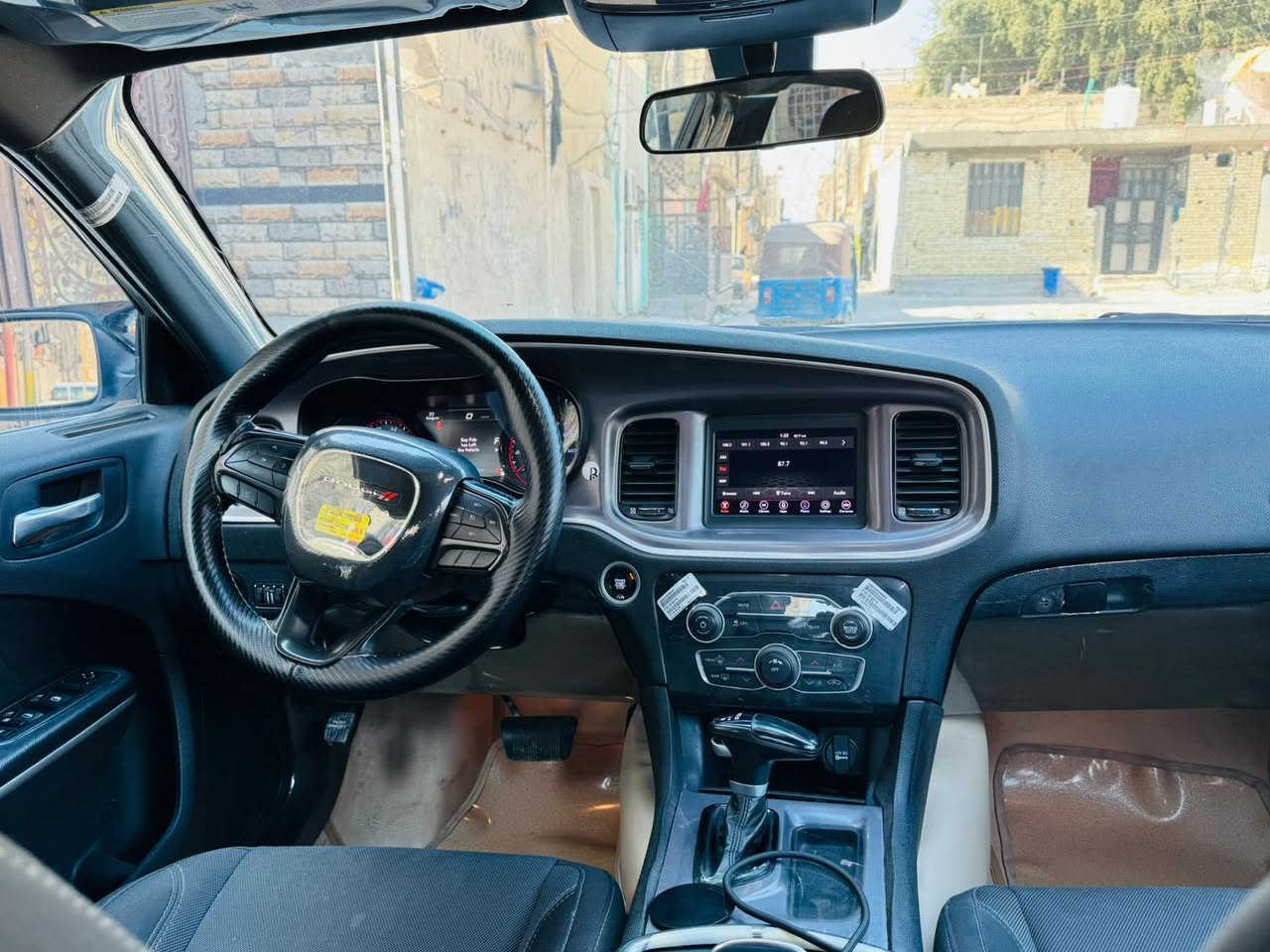 السلام عليكم جارجر 2019 اصل رقم بغداد 
حادث  جاملغ خلفي معمر ايسر وبيهه باب مبدل كير مكينه اكسل تخم تاير كله جديد
مكان السيارة بغداد مدينة الصدر *********** احمد
