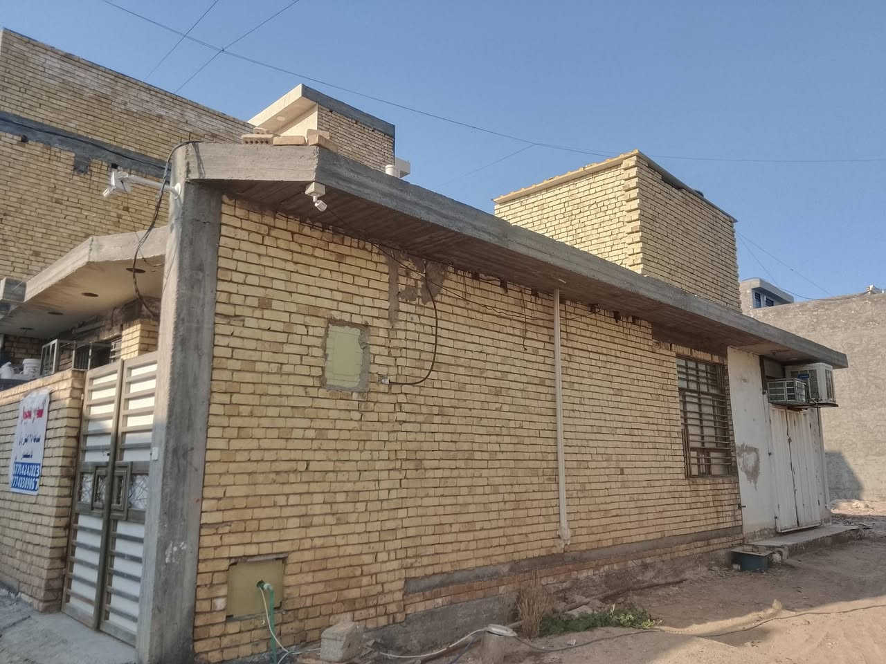 السلام عليكم بيت للبيع المساحه 125 طابو صرف العنوان بغداد شارع المرور منطقه النفط قرب المرور ركن
