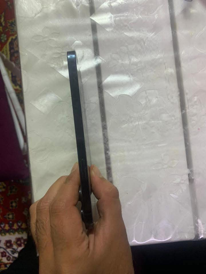 ايفون ١٢ برو ماكس الذاكره ١٢٨ (الجهاز مفتوح ) البطاريه ٧٢ بس امشيتني طبيعي والسماعه الجوه مالته عاطله تصليحها ب٥٠ الف سعره ٣٠٠ وبي مجال قليل كلش ***********
