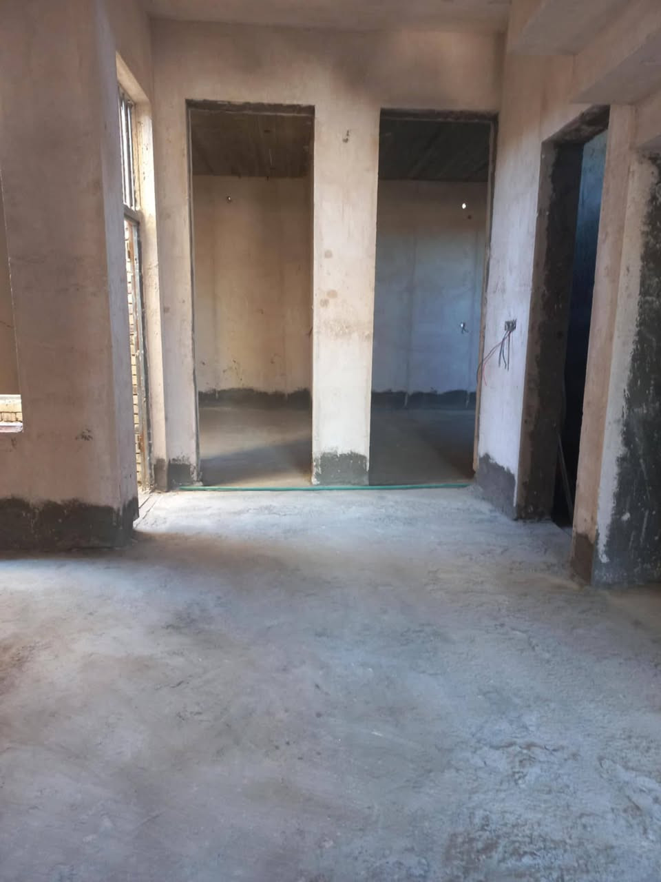 السلام عليكم الدار للبيع المساحه 200وعشرين متر طابو صرف مطلوب اسكان مطلوب 55 مليون يحتوي على 5 غرف الموقع بل شهداء قرب عرصات حيدر بن حجي هندي قريب على خصيماء الشري يدلل رقم التلفون ***********
