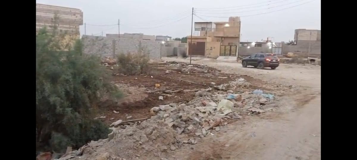 السلام عليكم(3)قطعة للبيع الموقع البصرة  الصالحية على طريق الشلامجة شارع سيد يحيى ال تريم نزال كل واحدة 28 والواجهة 7 طابو زراعي مفوض بالطابو تبليط وكهرباء سعر القطعة الواحدة 50 مليون بيهة مجال للشراي رقم الاتصال ***********
