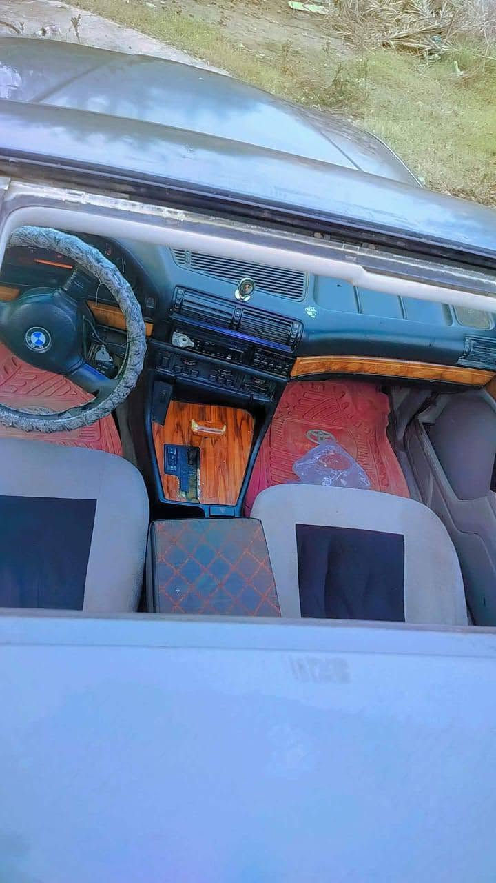 للبيع BMW ألماني رقم صلاح الدين 🇩🇪
للشراية  فقط، سيارة بي إم دبليو ألماني، رقم صلاح الدين، سيارة استخدام محترم وحالتها جيدة، جاهزة للاستخدام اليومي والسفر.
مواصفات السيارة: ✅ المحرك شرط، يشتغل بصورة ممتازة. ✅ الكير شرط، تبديلاته ناعمة وما بيه أي ملاحظات. ✅ منظومة التبريد شغالة 100% وما بيها أي مشكلة. ✅ شرط تحويل وكالة. ✅ الكَشَر شوف العين. ✅ الصدر الأمامي جديد. ✅ الصدر الخلفي نص عمر. ✅ السيارة شكلها مرتب وما تحتاج مصاريف أساسية.

 ويرهم مراوس. حسب القناعه
 السعر ٢٧ورقه ، وبيه مجال بسيط  بعد المعاينة.
اللي يدور على بي إم ألماني نظيفة وبسعر مناسب، يتواصل خاص أو اتصال، وأهلاً وسهلاً  ***********
***********
