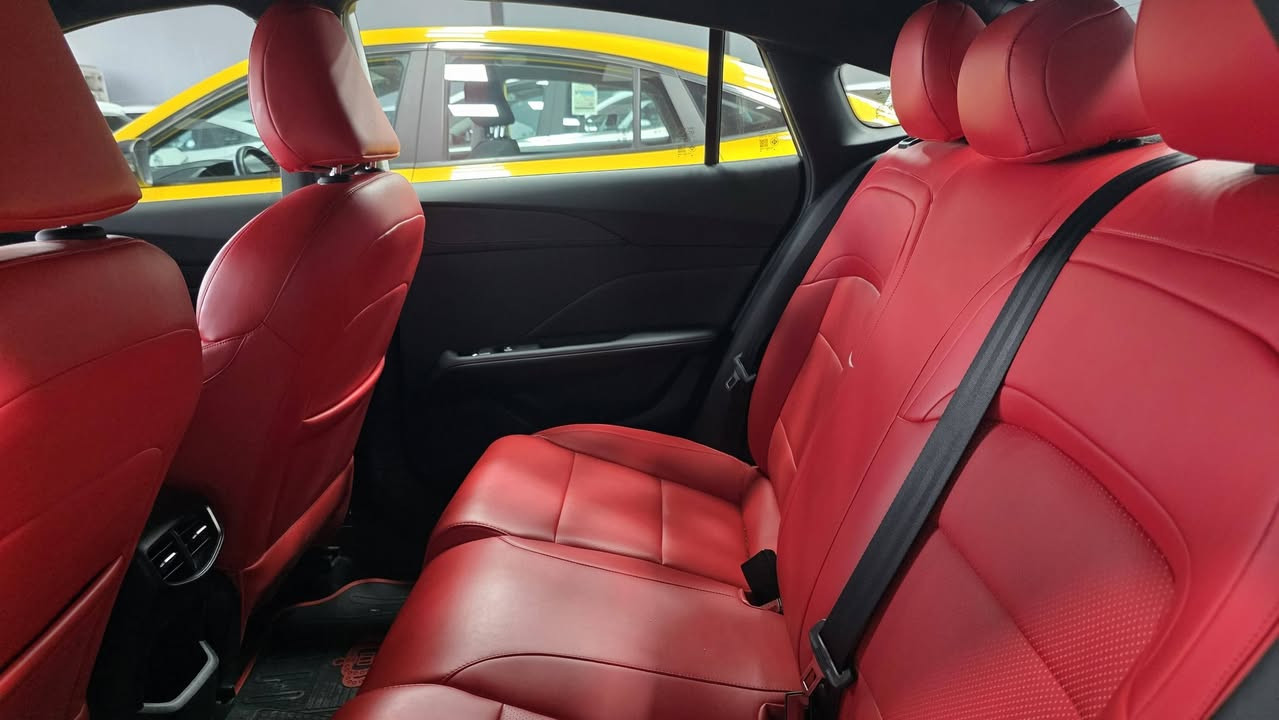 ئێم جی MG GT full 
ئێم جی ناو سۆر  MG GT 2025 Sport 
تەنیا ٩ هەزار ڕۆیشتووە. زۆرپاکە.
فول مواصفات.بەصمة.سلاید.برێك کارەبایی.
شاشەو كاميرا.ئاوێنە شەفت. کوشین جلد.
لايت زينۆن.شاشە بیلادی ئەکتیڤ.
مكان : أربيل.   ١٠٠ متری معرض تۆپ کارس 
سعر  119 ورقة.   موبایل    ***********
