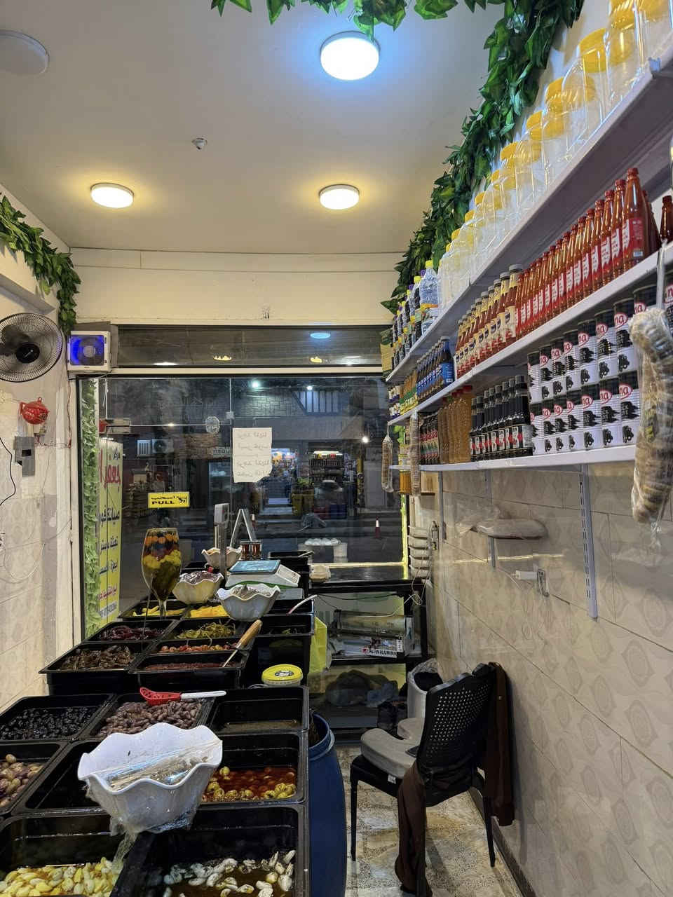 السلام عليكم
محل طرشي للبيع 
الموقع 📌الدوره شارع الصحه قرب مطعم باب الحاره 
موقعه تجاري وبي حركه هواي مطاعم قريبه علي 
سبب البيع الالتزام بالدراسه وعدم التفرغ 
غراض المحل كلها نضيفه وجميع الغراض مع المسواك والعارضه والرفوف للبيع + الجام خان والإعلان كامل مكمل تستلم المحل كامل 
مع العلم المنطقه مابيها محلات طرشي 
إيجاره جدا مناسب وسعره هم جدا جدا مناسب 
للاستفتار رقمي ***********
