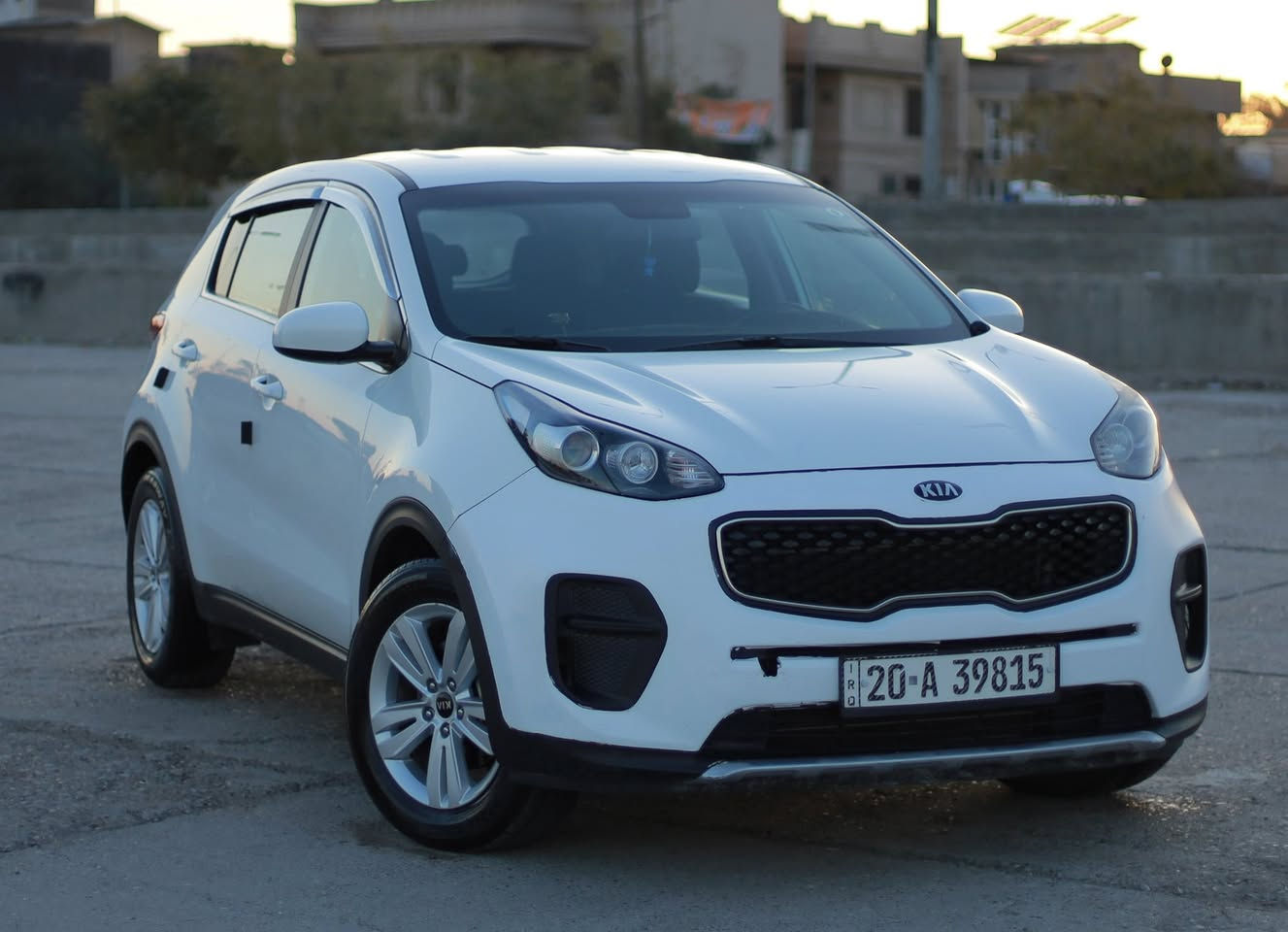 بسم الله للبيع كيا سبورتج موديل 2019 امريكي ضررهة بسيط جداً ماكو امريكي يجي هيج ضرر خفيف السونار موجود بالمنشور السيارة بعدهة على وضع الشركة قطعتين تبريد مكينة 2400 كفالة عامة ومعروفة مواصفات السبورتج الراقية السعر 165 وبيهة مجال بسيط الشراي يتصل *********** ما ارد على الخاص فقط اتصال
