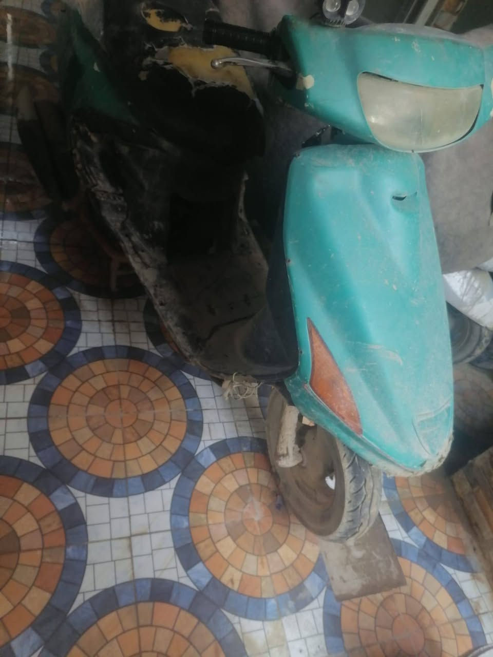 فراشه للبيع شغاله للبيع ٢٠٠ وبيها مجال علق واني اراسلك هنا او تواصل واتساب *********** الديوانية مركز
