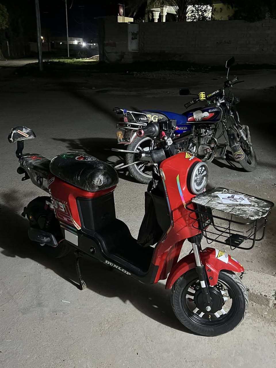 للبيع موطور شحن R9موديل 2025نقص مابي كامل بطاريات كبار عل فحص كله شغال نشرات شاير سعره ٣٧٥بي مجال لشراي مكاني شهربان ***********
