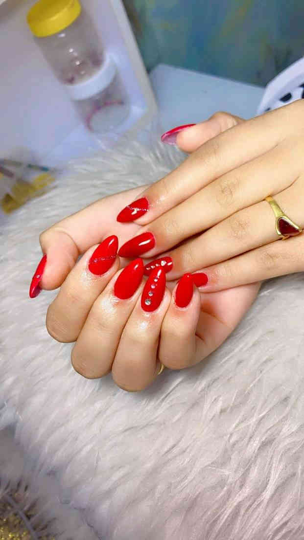 شغلي الجميل🙃❤+عروض
اكريلك  بناء جل اكستشين مع جلش ودزاين 30
تنظيف بشره عميق10+حف وجه
تركيب رموش دائميه كامله20/طرفي10
جلش قدم10
معالج شعر جلسه15
اكريلك قدم25
جلش يد فقط 10مع دزاين
عنوان حله ابو غرق قرب محطة اليسار 
للحجز ***********
